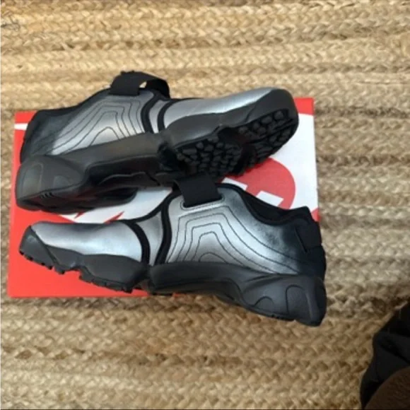 Nike Air Rift Shoes - Picture 2 of 12